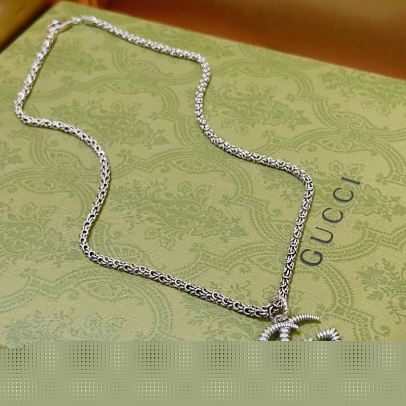 G*u*i necklaces